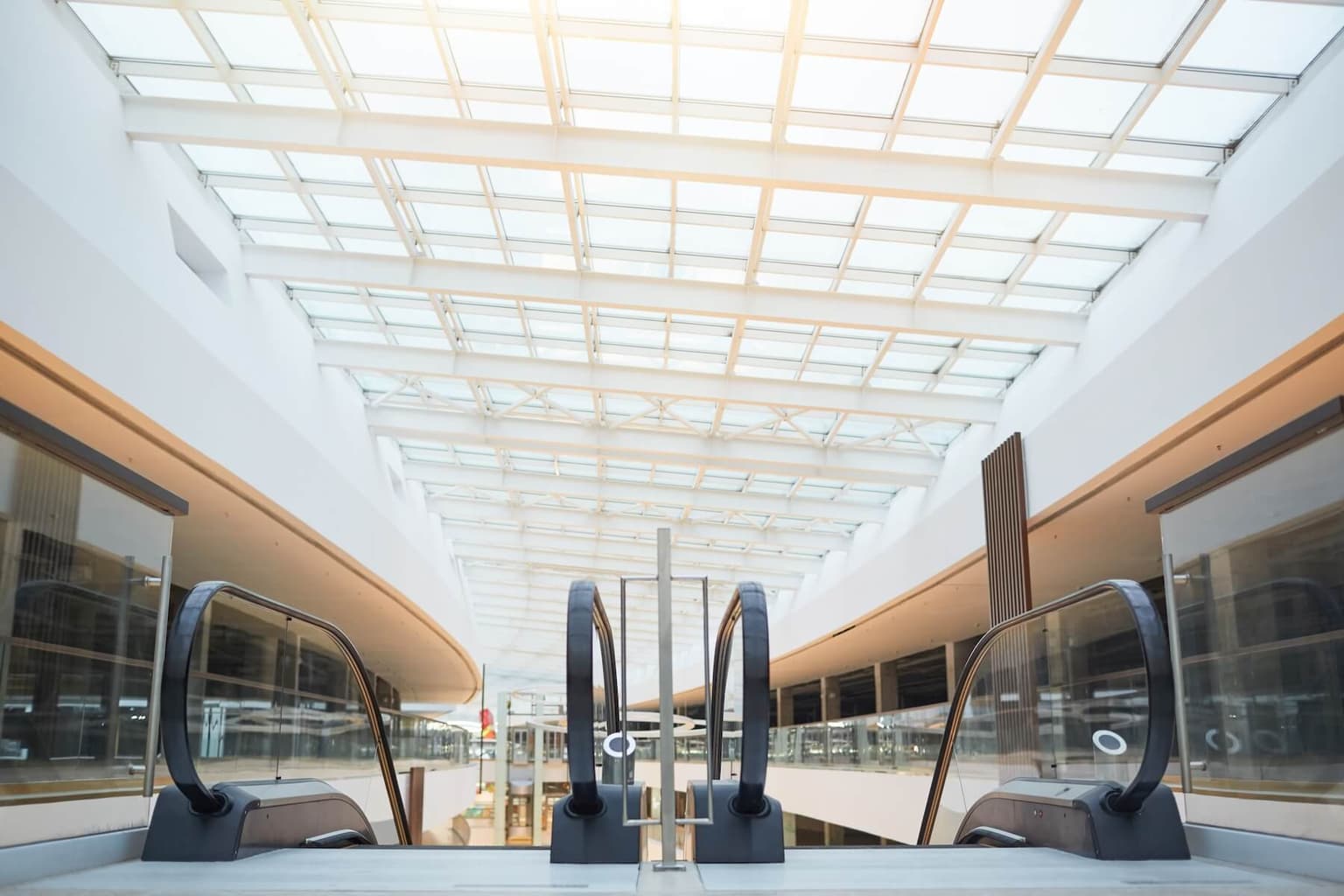Limpieza profesional de plaza comercial en Cancún